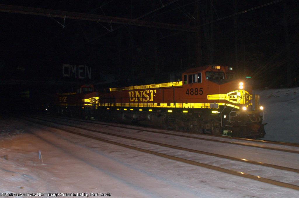 BNSF C44-9W 4885 leads K040-16